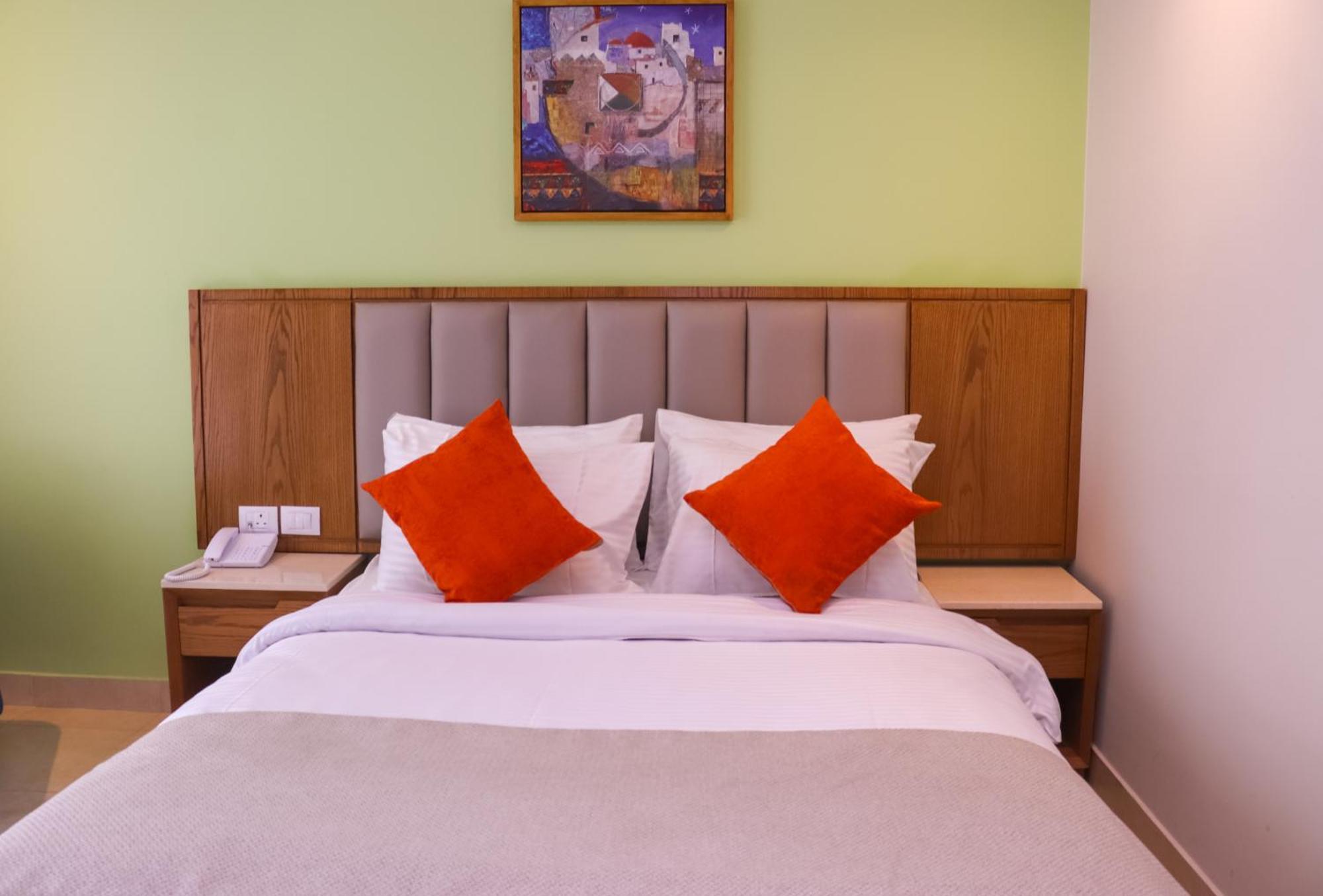 Hotel Almadiafa - المضيفه *